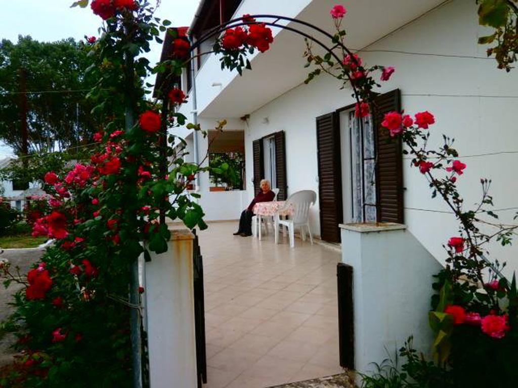 Eftichia Apartment Rodas Exterior foto